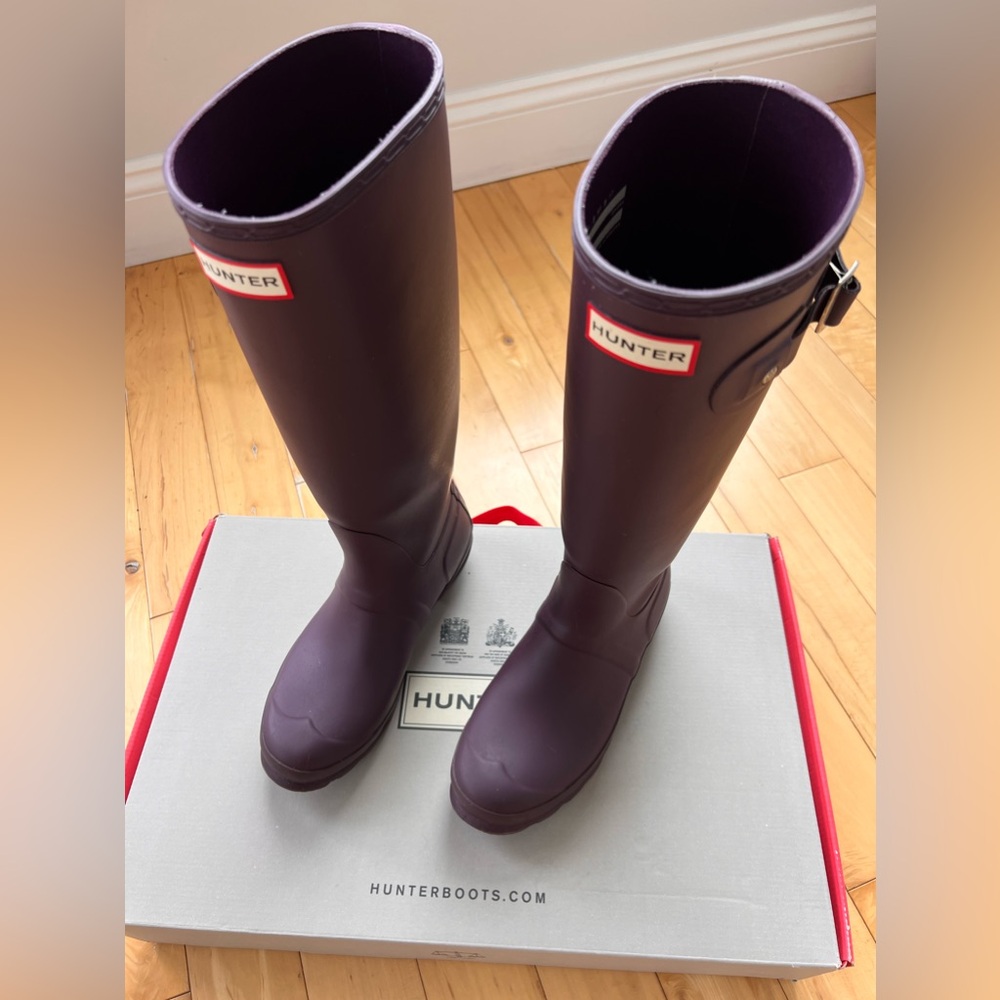 Hunter original tall rain boots women’s size 6 matte purple (box included) - Picture 2 of 5